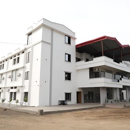 Navkar Palace Hotel & Resort, Sanawad Ngoại thất bức ảnh