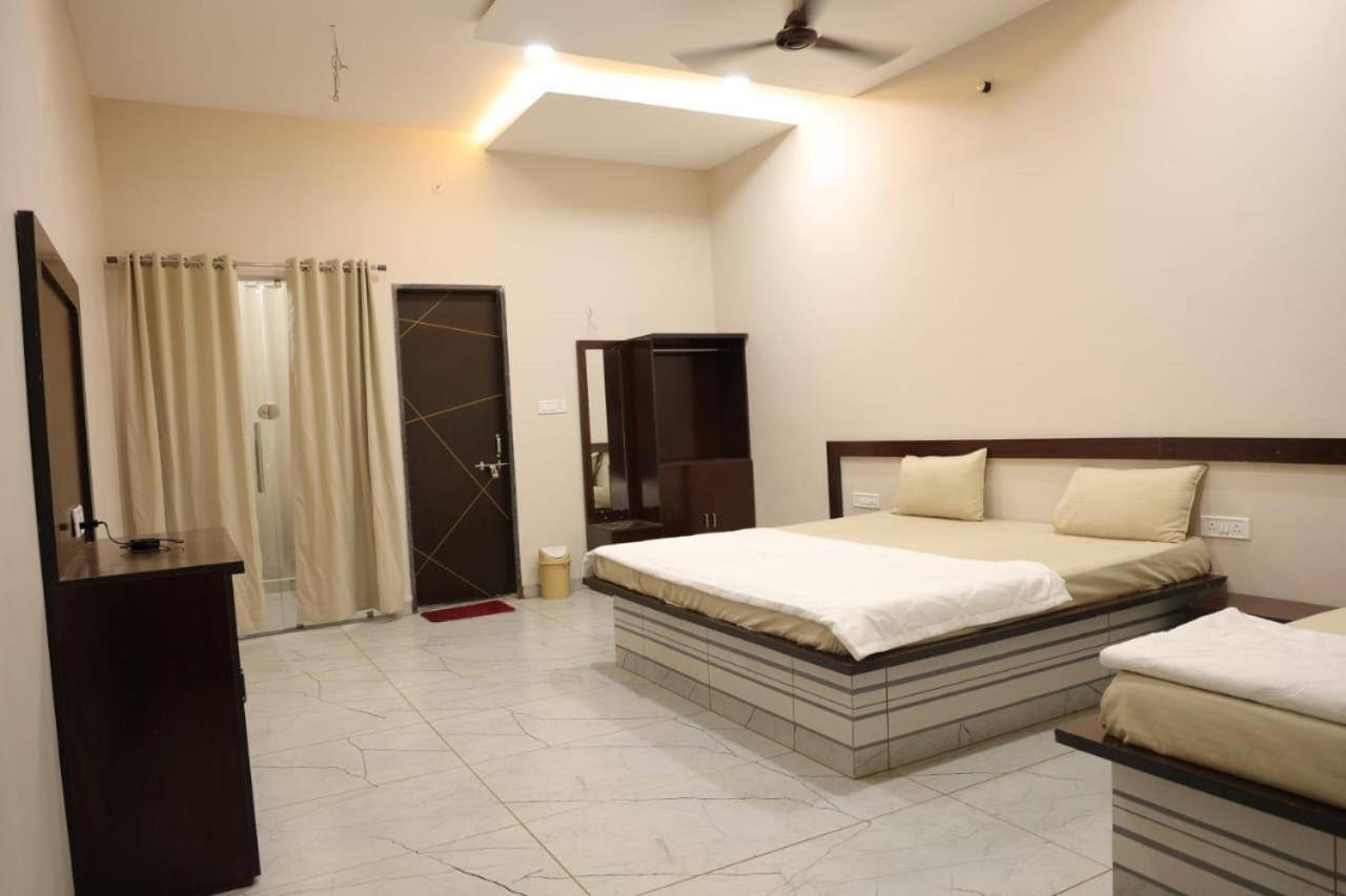 Navkar Palace Hotel & Resort, Sanawad Ngoại thất bức ảnh